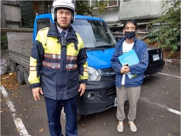 Thanh niên tưởng mất xe, vội báo cảnh sát và kết "chết cười" Thanh nien tuong mat xe, voi bao canh sat va ket