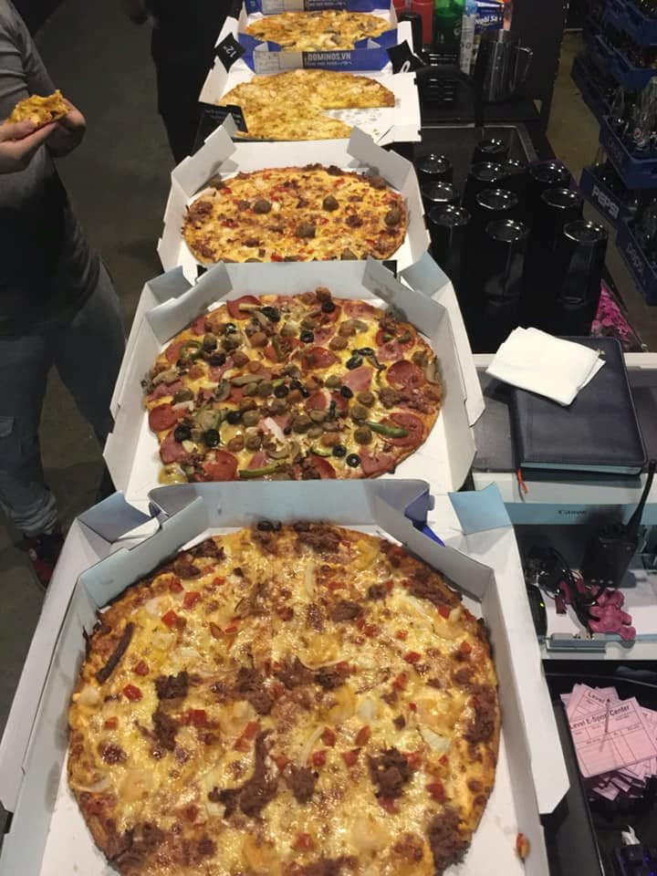 Sep mua 23 coc tra sua tang sinh nhat 23 tuoi cho nhan vien-Hinh-6