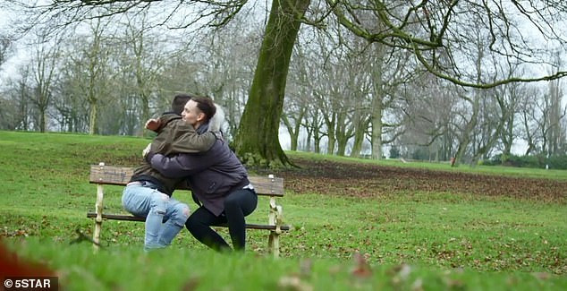 Chàng trai trẻ giàu có cho biết: "Tôi thực sự được mở rộng tầm mắt. Hóa ra đối với một số người, cuộc sống này thực sự không dễ dàng gì. Những ngày sau, tôi cũng sẽ giúp mẹ nấu ăn, học cách biết ơn người khác".