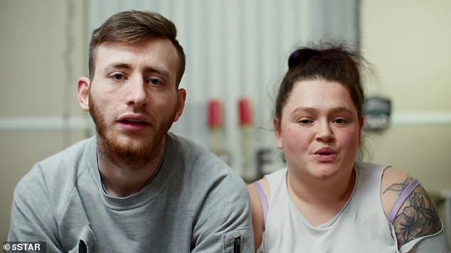 Khi Alex đến ở nhà Anthony và Jen, chàng trai giàu có chỉ có thể ngủ trên ghế sofa. Trong quá trình này, Alex cũng đi cùng Jen đến siêu thị, mua nguyên liệu nấu bữa tối với giá chỉ 15 bảng Anh. Điều này khiến Alex vô cùng ngạc nhiên. "Tôi không thể ngờ được rằng, 15 bảng có thể mua được nhiều thứ đến vậy", Alex nói.