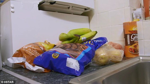 Anthony cho biết, vào năm 16 tuổi, anh bị đuổi khỏi nhà vì dùng ma túy và ăn cắp tiền. Từ đó, Anthony lang thang ở trung tâm thành phố, cho đến khi quen biết với Jen.