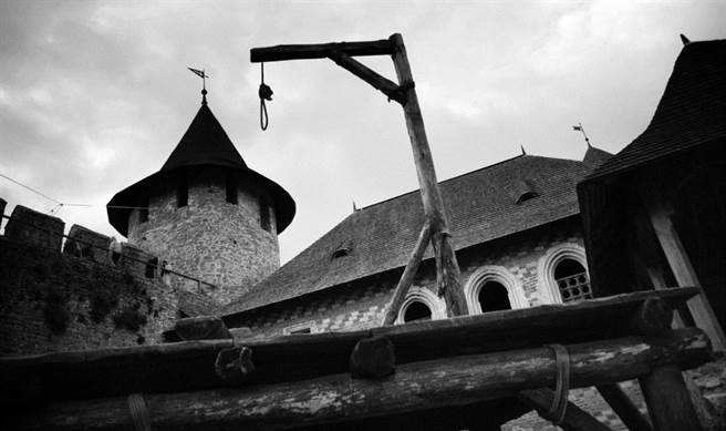 Ky quai nguoi dan ong lien tiep bi 