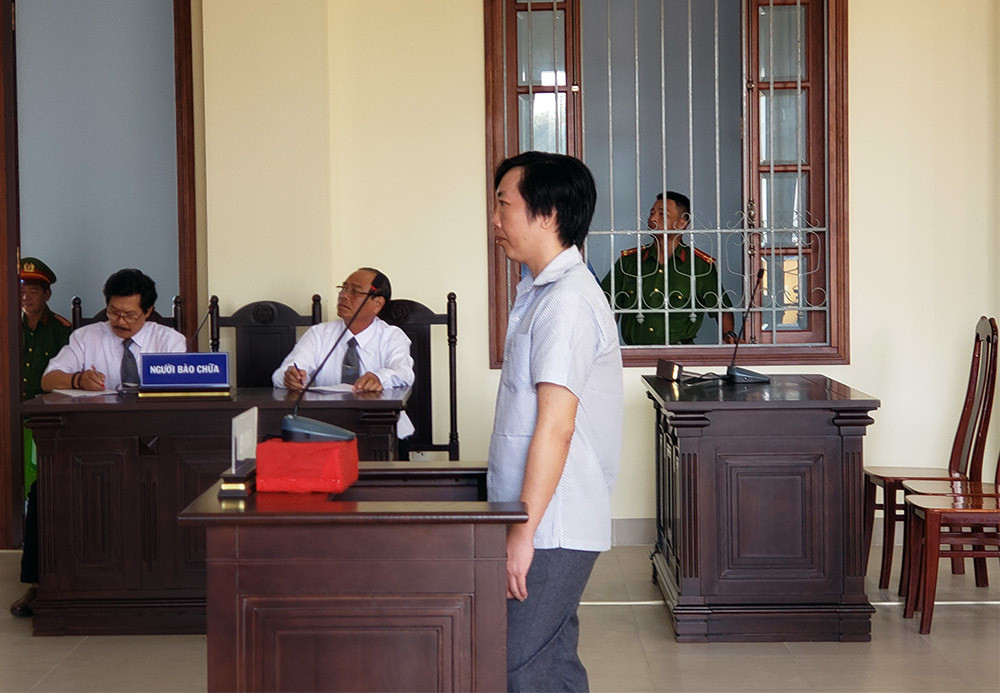 Bat ngo vu cuu dai uy cong an lua nhieu nguoi 