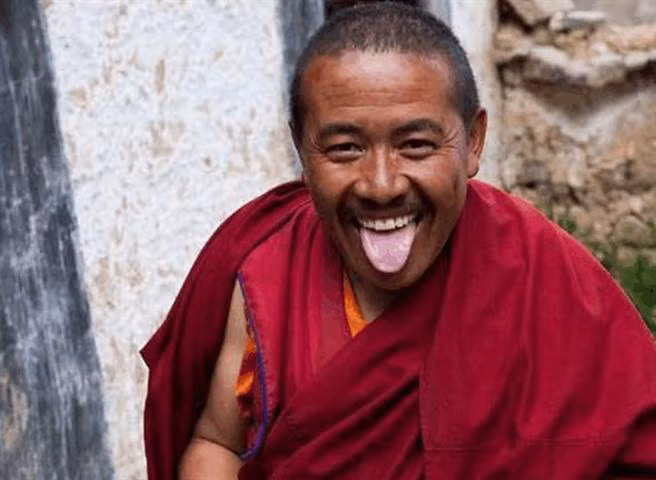 La: Nguoi Tay Tang chuyen le luoi du khach va y nghia...