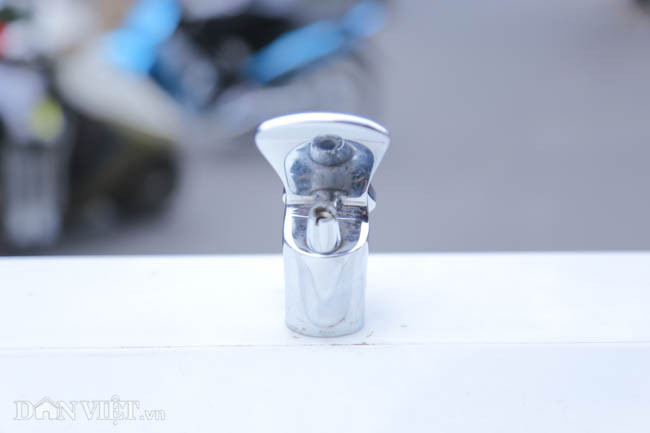 Có ba địa điểm được lắp đặt trụ nước sạch là phía trước chợ Đồng Xuân, vườn hoa Sơn Tây (gần ngã tư Quang Trung - Tràng Thi), phía trước chợ Hàng Da (gần ngã tư Hàng Da - Hà Trung).