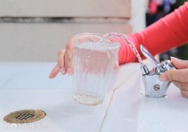 Toàn bộ trụ nước được trang bị công nghệ lọc hiện đại, khi đến giai đoạn cần thay lõi lọc máy có đèn thông báo và tự động ngắt nước.