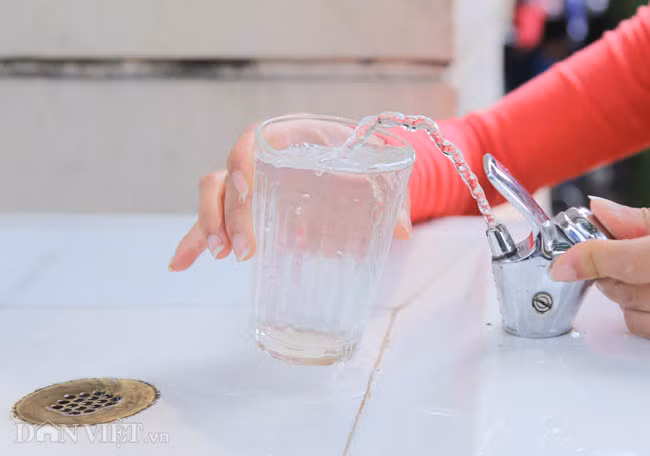 Toàn bộ trụ nước được trang bị công nghệ lọc hiện đại, khi đến giai đoạn cần thay lõi lọc máy có đèn thông báo và tự động ngắt nước.