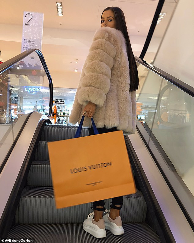 23 tuoi thanh co nang trieu do nho cong viec khong tuong nay-Hinh-10