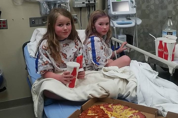 Hành trình sinh tồn kỳ diệu của 2 cô bé giữa rừng sâu - Hình 3 Hanh trinh sinh ton ky dieu cua 2 co be giua rung sau-Hinh-3