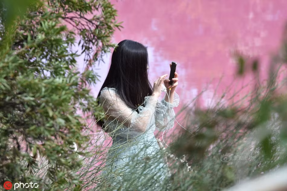 Hồ nước nhỏ bỗng nhiên nổi tiếng vì điều ấn tượng này - Hình 3 Ho nuoc nho bong nhien noi tieng vi dieu an tuong nay-Hinh-3