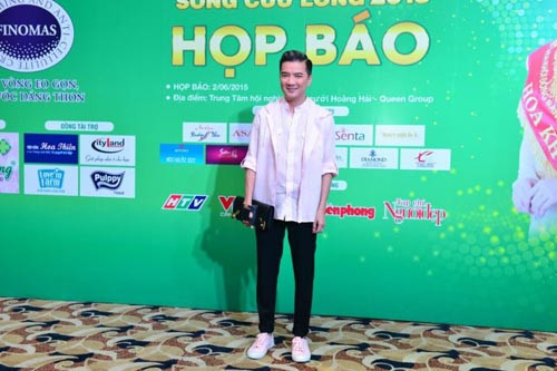 Ca si Dam Vinh Hung lam giam khao Hoa khoi DBSCL 2015-Hinh-4