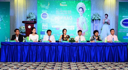 Ca si Dam Vinh Hung lam giam khao Hoa khoi DBSCL 2015