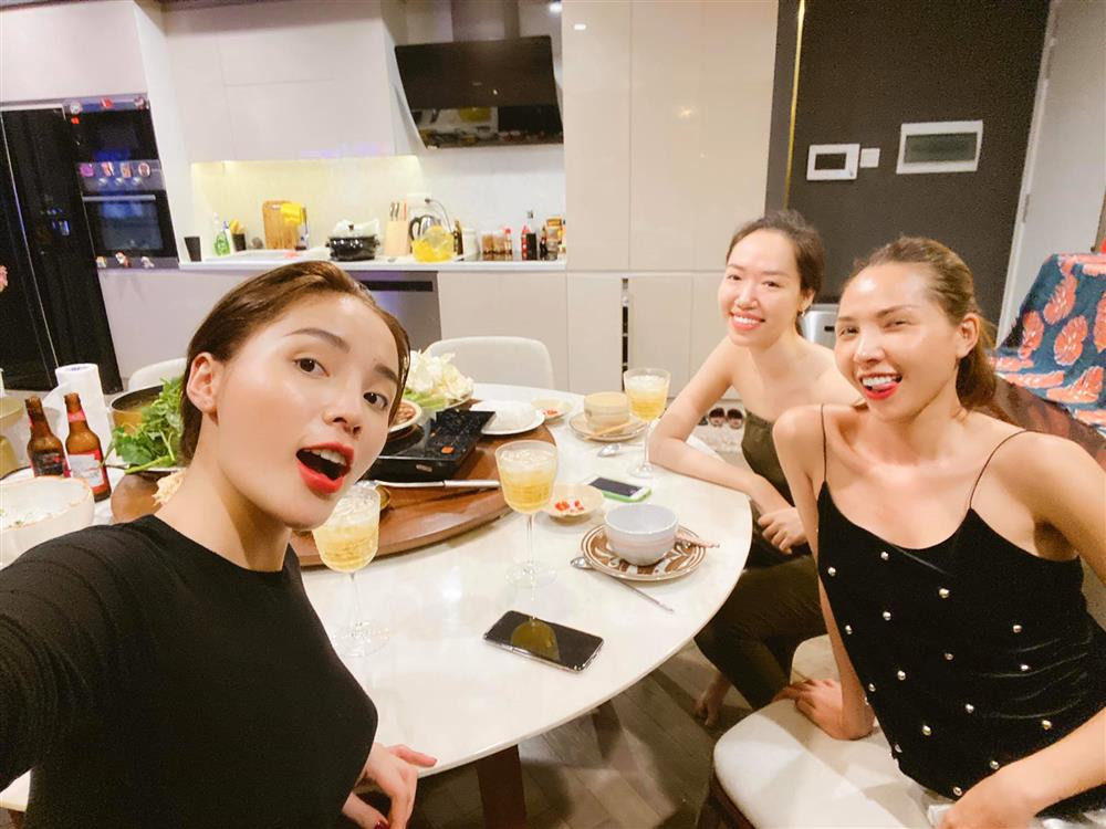 Nơi cô nàng thiết đãi bạn bè món ăn ngon.