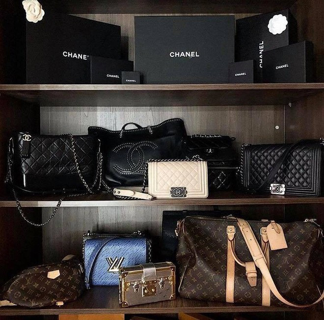 Hoa hậu Kỳ Duyên từng chia sẻ về căn phòng không còn chỗ để vì có quá nhiều đồ. (Ảnh: FBNV)