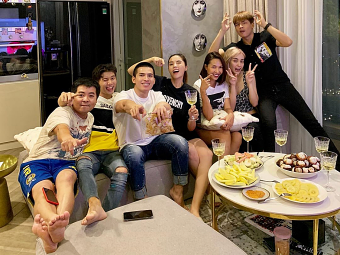 Phòng khách với những góc đơn giản của Kỳ Duyên.