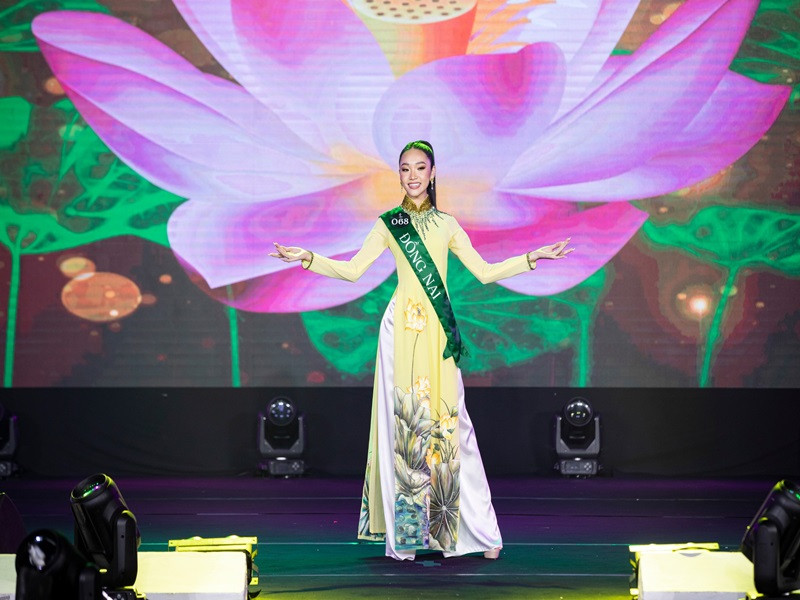 Kim Ngân duyên dáng trong tà áo dài ở cuộc thi. Ảnh: BTC