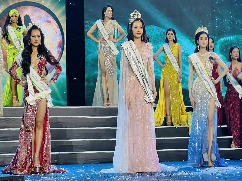 Trước chung kết, Kim Ngân lọt top 5 Người đẹp bản lĩnh, Người đẹp biển và top 6 Người đẹp thời trang. Ảnh: Phụ nữ online