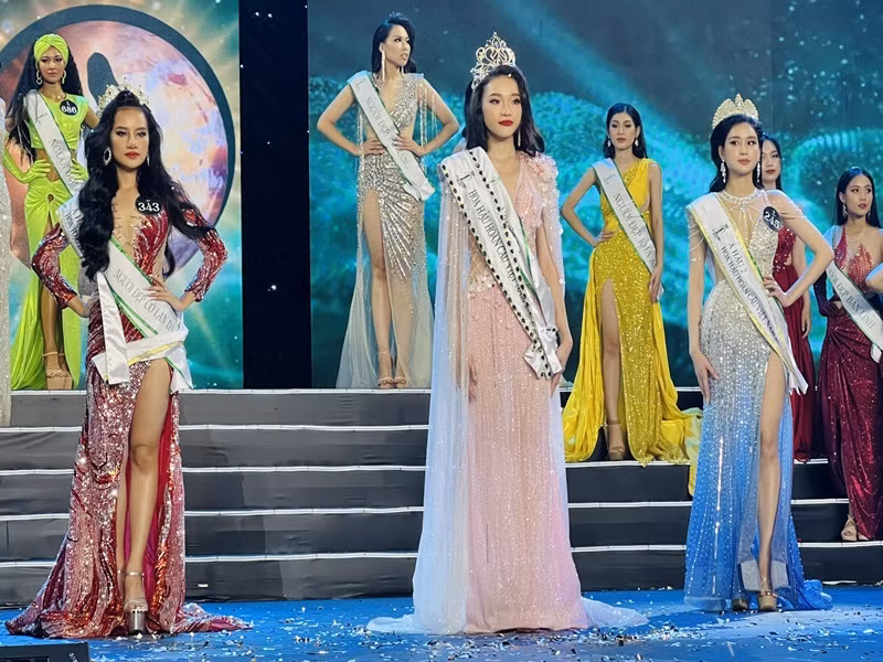 Trước chung kết, Kim Ngân lọt top 5 Người đẹp bản lĩnh, Người đẹp biển và top 6 Người đẹp thời trang. Ảnh: Phụ nữ online