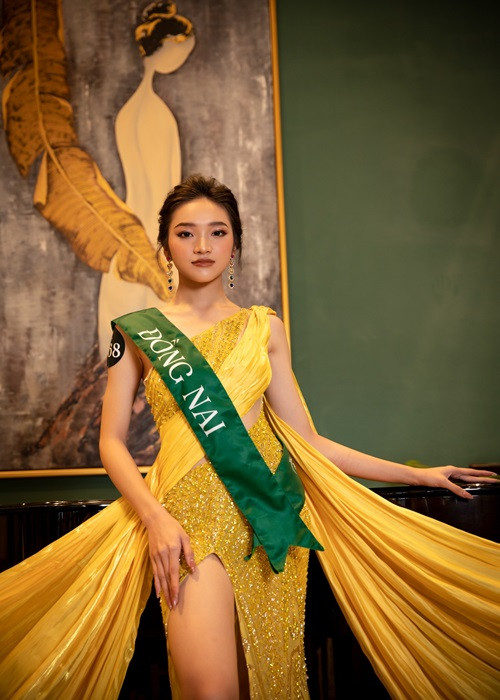 Mỹ nhân đến từ Đồng Nai đăng quang ở tuổi 18. Ảnh: Cosmolife