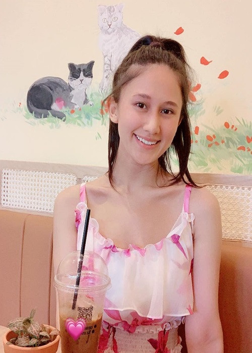 Nhiều tháng trở lại đây, “bông hồng lai” không cập nhật hình ảnh cá nhân.