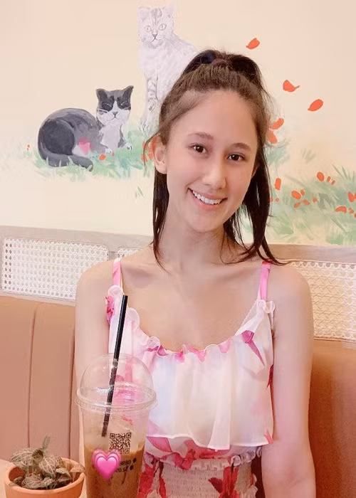 Nhiều tháng trở lại đây, “bông hồng lai” không cập nhật hình ảnh cá nhân.