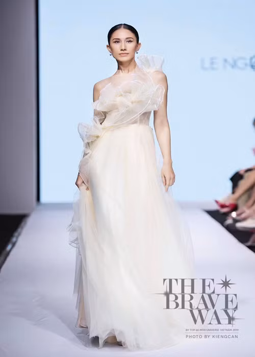 Diana nói thông thạo cả 2 ngôn ngữ Việt - Nga. Ngoài ra, khả năng nói tiếng Anh của người đẹp cũng rất tốt.