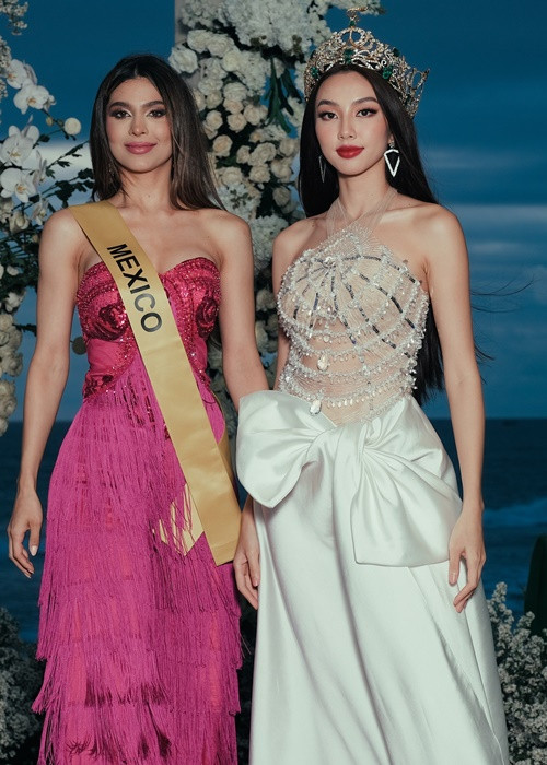 Vẻ gợi cảm của Thùy Tiên trong lễ trao sash khiến người hâm mộ không khỏi xuýt xoa. Ảnh: Miss Grand International