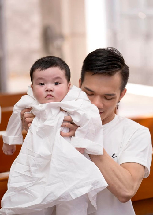 Ngoài Ngọc Thanh Tâm, NTK Tuấn Trần cũng chia sẻ ảnh bé Polo.