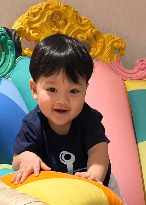 Con trai Đàm Vĩnh Hưng có nụ cười tươi rói.