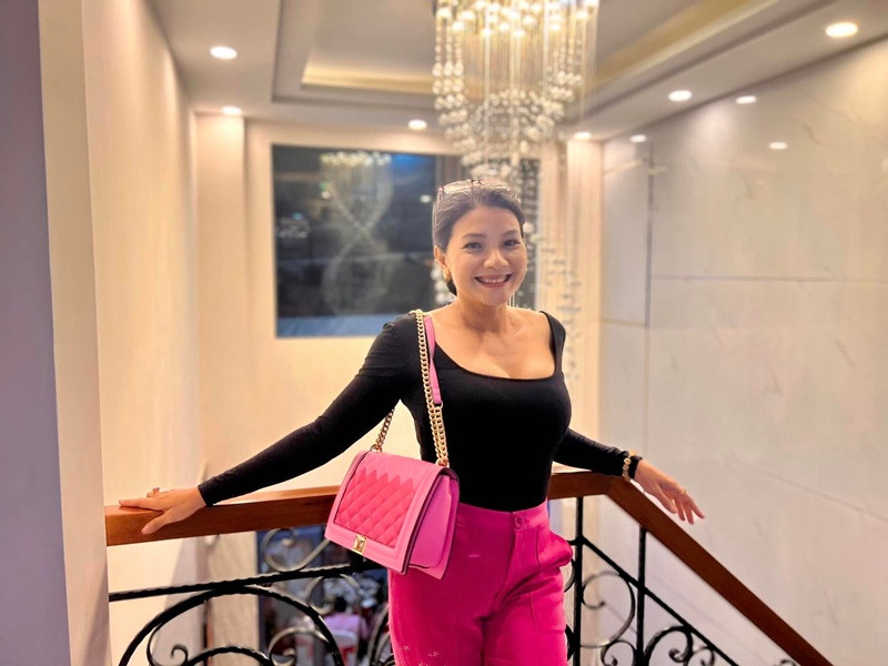 Cách đây nhiều năm, nữ diễn viên bị nghi dao kéo vòng một để đóng những cảnh nóng trong phim "Bi, đừng sợ" ngọt hơn.