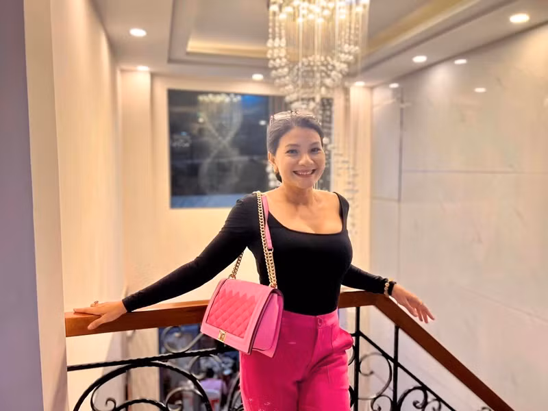 Cách đây nhiều năm, nữ diễn viên bị nghi dao kéo vòng một để đóng những cảnh nóng trong phim "Bi, đừng sợ" ngọt hơn.