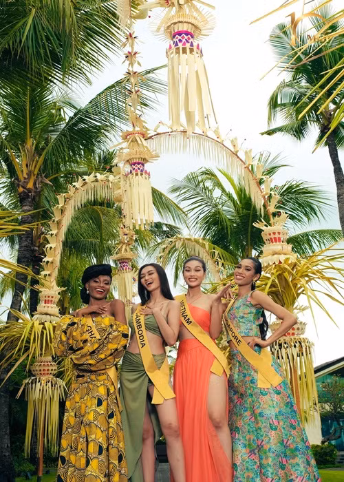 Trước những ý kiến trái chiều, Thiên Ân cho biết: "Đối với tôi, mỗi chặng đường, phần thi đều là một trải nghiệm, bài học khiến tôi trở nên tốt hơn. Tôi đều xem, nghe những góp ý từ khán giả, công ty chủ quản và ê-kíp, từ đó chọn lọc những điều mình có thể cải thiện nhiều hơn, phát huy tối đa năng lực của mình. Tôi vẫn còn nhiều thiếu sót nhưng quan trọng là tôi biết bản thân mình vẫn luôn nỗ lực mỗi ngày". Ảnh: FBNV