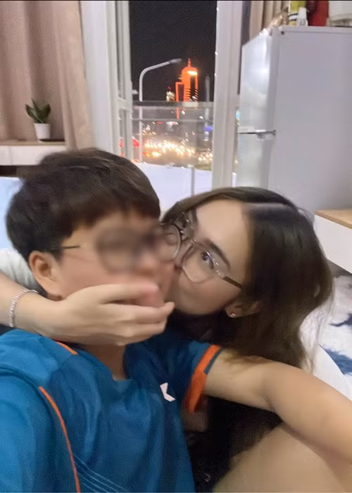 Trên trang cá nhân, Thiện Nhân thường xuyên khoe ảnh tình tứ bên nửa kia.