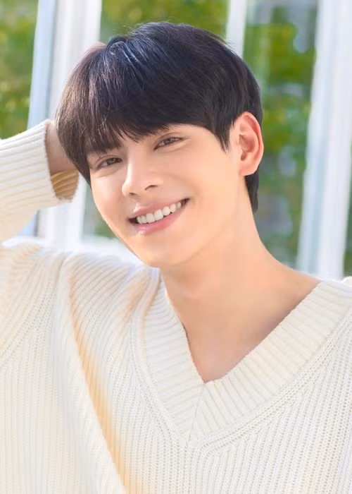 Thái Vũ có ngoại hình điển trai. Anh cao 1m80, sở hữu nụ cười tỏa nắng.