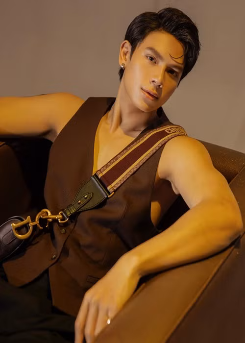 Thái Vũ giao tiếp khá tốt 3 thứ tiếng: Anh, Trung và Thái.