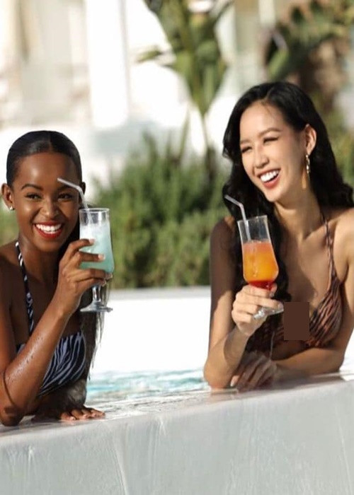 Trang chủ cuộc thi đăng tải không ít hình ảnh Bảo Ngọc diện bikini trong hồ bơi. Ảnh: Miss Intercontinental