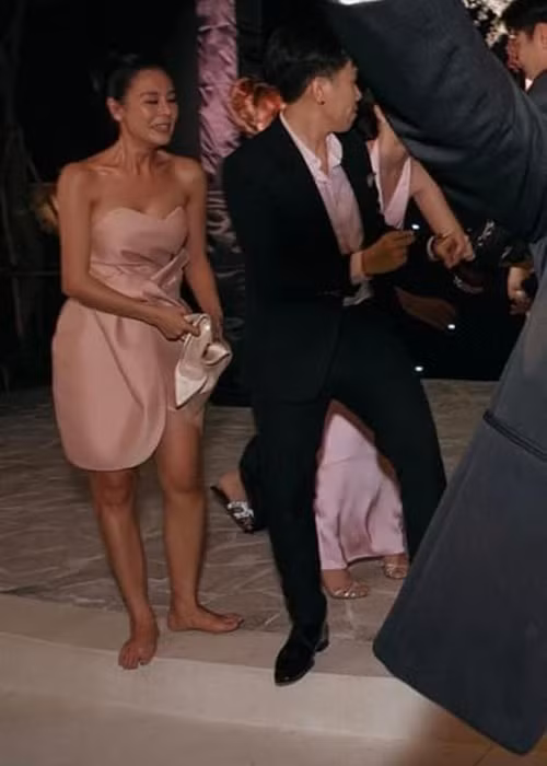 Sao Viet du dam cuoi Dieu Nhi: Luc di het minh, ve het hon!