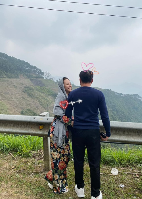 Giọng ca "Đồng xanh" cho biết, chồng nắm toàn bộ quá khứ và yêu thương cô nên không ai có thể phá hoại tình cảm hai người.