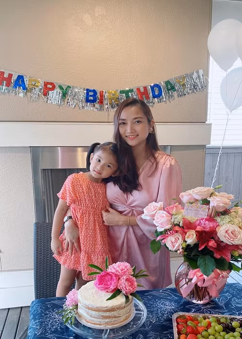 Yến Phương mong muốn sẽ là người bạn, chỗ dựa tinh thần vững chắc nhất cho con gái. Ảnh: FBNV