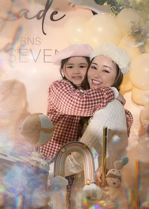 Nữ ca sĩ, diễn viên Maya cũng không tiết lộ danh tính bố con gái. Nhắc đến bố bé Bồ Câu, Maya cho biết: “Tôi vẫn tạo điều kiện để bố Bồ Câu thỉnh thoảng thăm gặp con và hai bố con có thời gian vui vẻ bên nhau”.