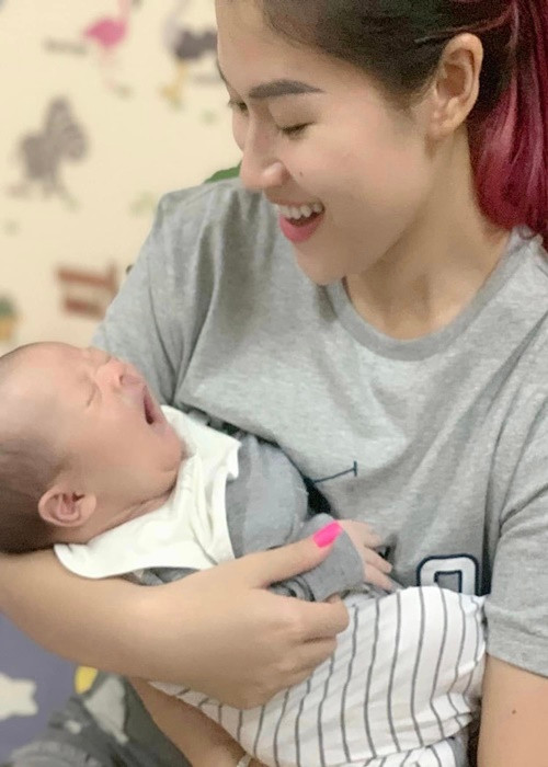 Khi Đàm Vĩnh Hưng công khai con trai, Ngọc Thanh Tâm đăng tải hình ảnh bên bé Polo. Loạt ảnh khiến cô bị nghi là mẹ của bé Polo. Nhanh chóng, Ngọc Thanh Tâm phủ nhận: “Tôi còn chưa có người yêu mà sao có con 3 tuổi".