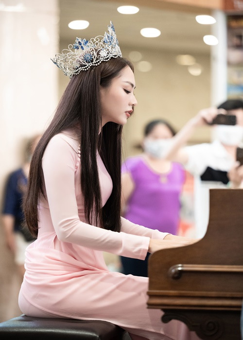 Ca từ của bài hát vang lên cũng là lời động viên mà cô dành tặng cho toàn thể các y, bác sĩ và bệnh nhân.