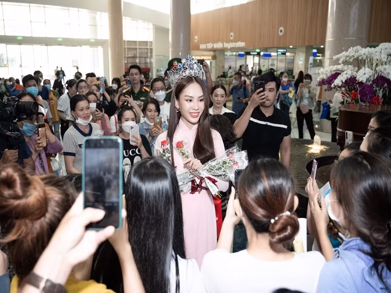 Nàng hậu ghi điểm nhờ những hành động đẹp dịp 20/10.