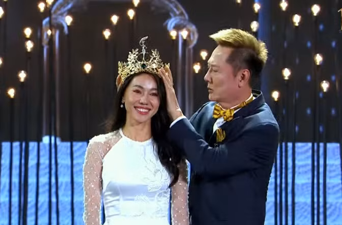 Nguoi dep Brazil dang quang Hoa hau Hoa binh Quoc te 2022-Hinh-13