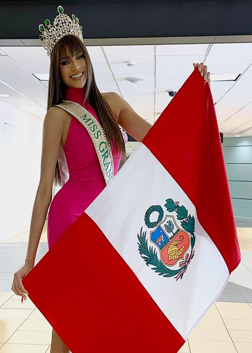 Đại diện Peru khoe ảnh trước giờ bay. Ảnh: Miss Grand International