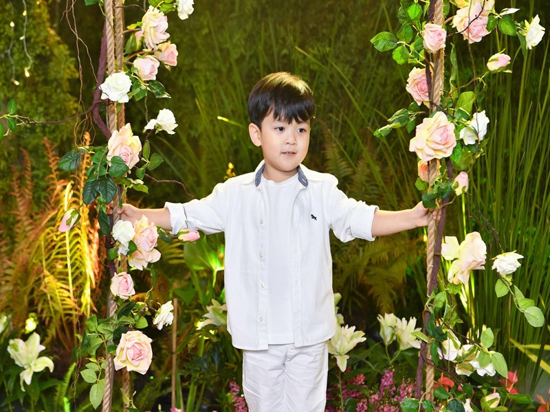 Là con trai của "ông hoàng nhạc Việt", bé Polo ăn mặc sành điệu ngay từ khi còn nhỏ.