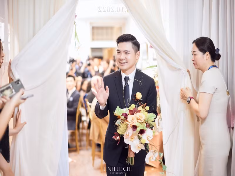 Thiếu gia Đỗ Vinh Quang rạng rỡ trong ngày trọng đại.