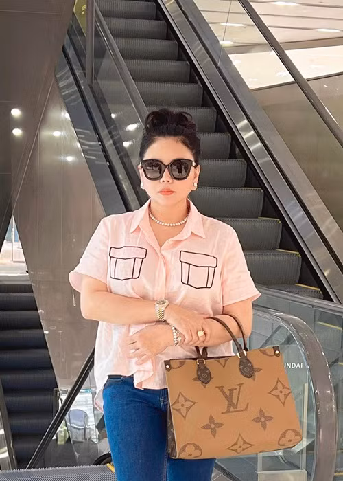 Nữ diễn viên sở hữu nhiều túi xách, nữ trang đắt tiền. Ảnh: FBNV