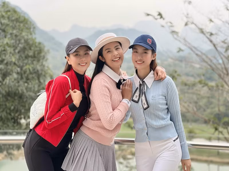 Mối quan hệ giữa Mỹ Linh và Ngọc Hân bền chặt theo thời gian trong showbiz phức tạp, cạnh tranh khắc nghiệt. Ảnh: FBNV