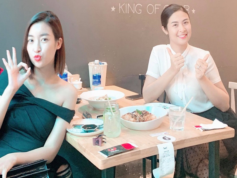 Khi có thời gian rảnh, Mỹ Linh và Ngọc Hân thường xuyên cùng nhau đi ăn uống, đánh golf. Ảnh: FBNV